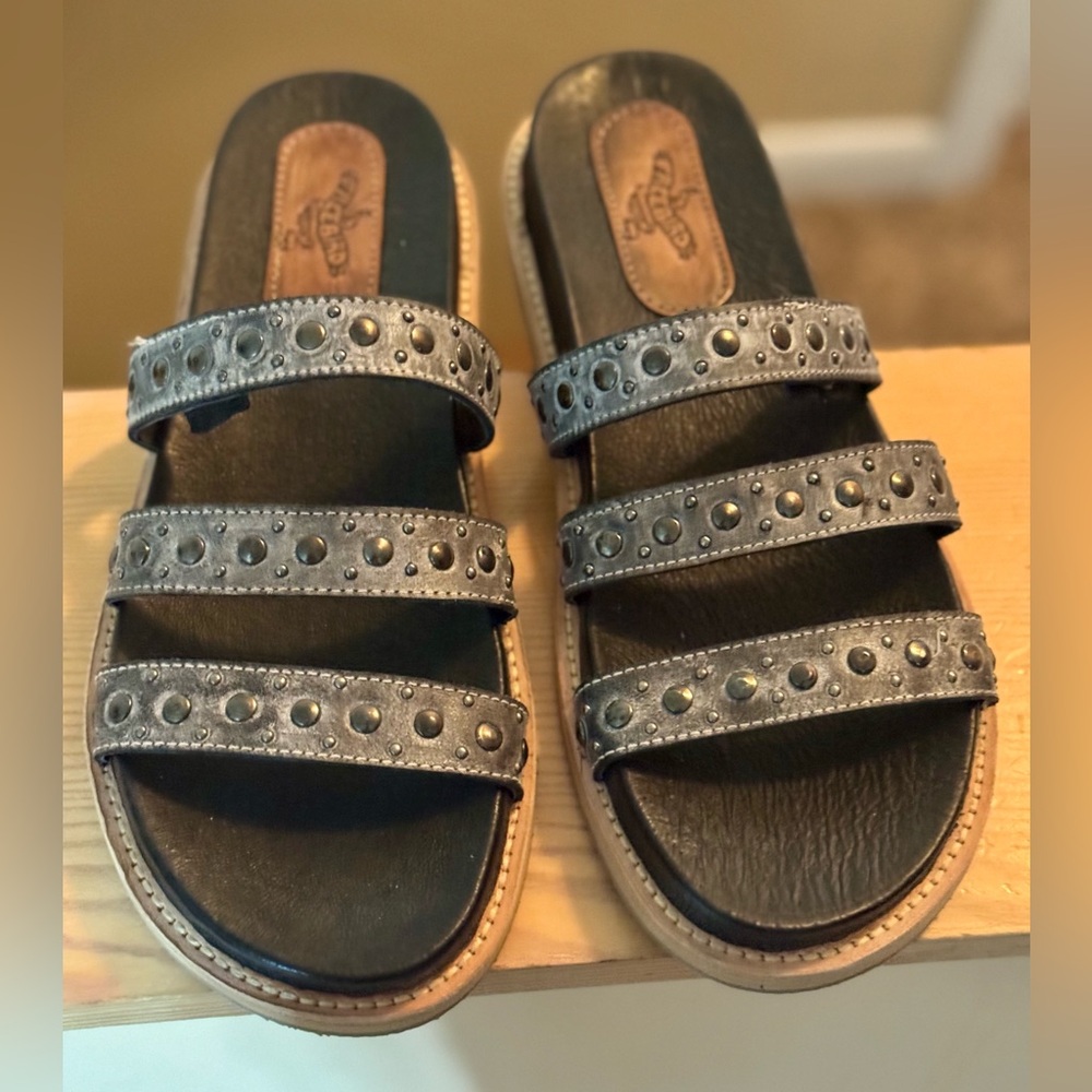 FREEBIRD Florence Studded Leather Sandals Size 10 NWOT Never Worn